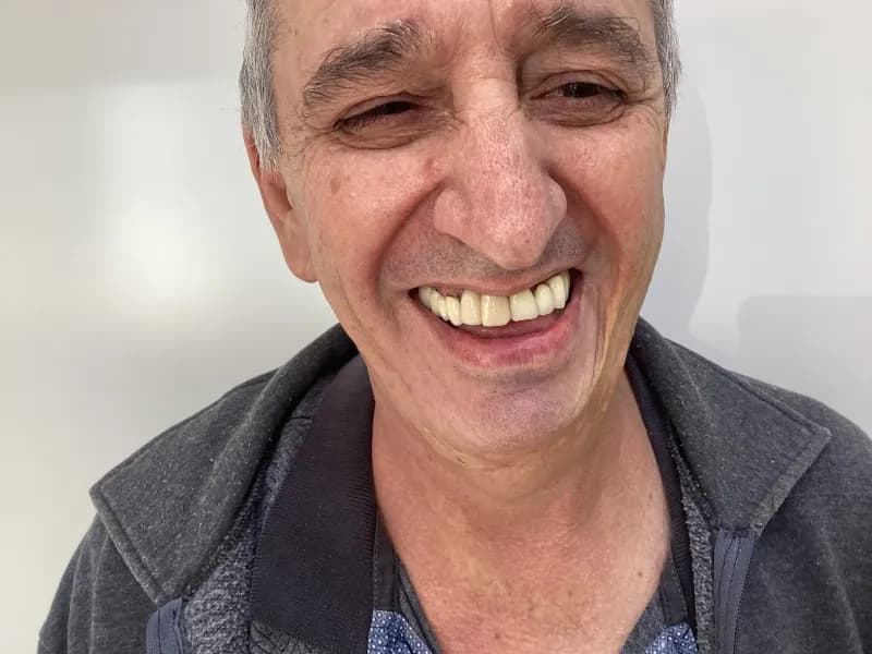 Cliente Ornare sorrindo